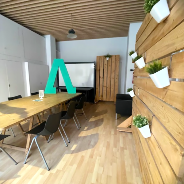 La amplitud de la Sala Taller en ANDA Cowork